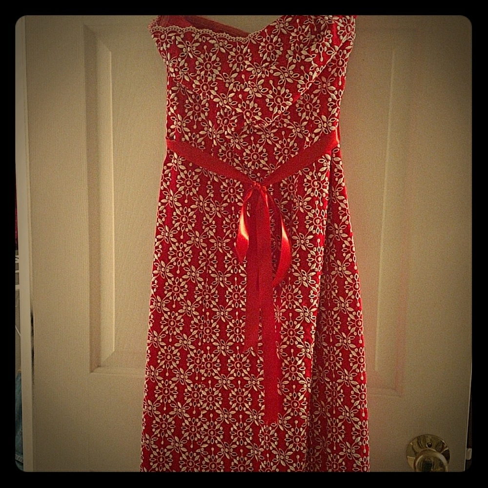 Strapless red dress with white eyelet details